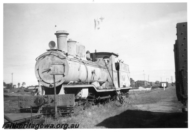 P04348
MRWA B class steam locomotive, front and side view.
