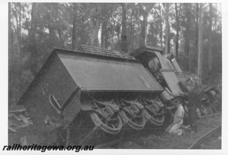 P04371
5 of 8, Derailment of Millars No.72 