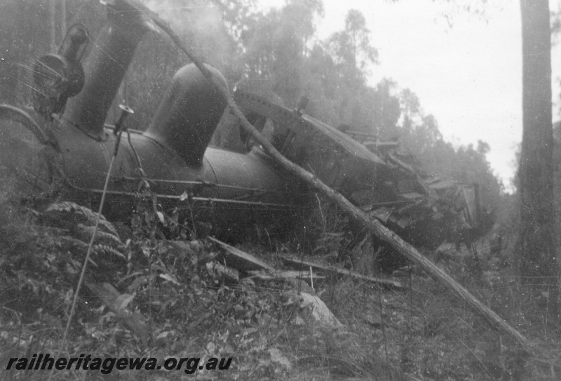 P04374
8 of 8, Derailment of Millars No.72 