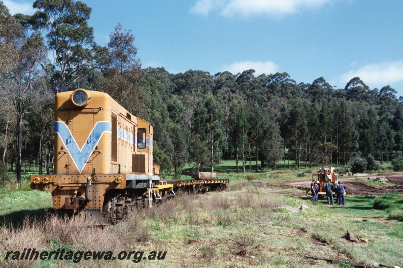 P04380
Y class 1114 diesel shunter in Westrail orange livery, front and side view, Pemberton Mill.
