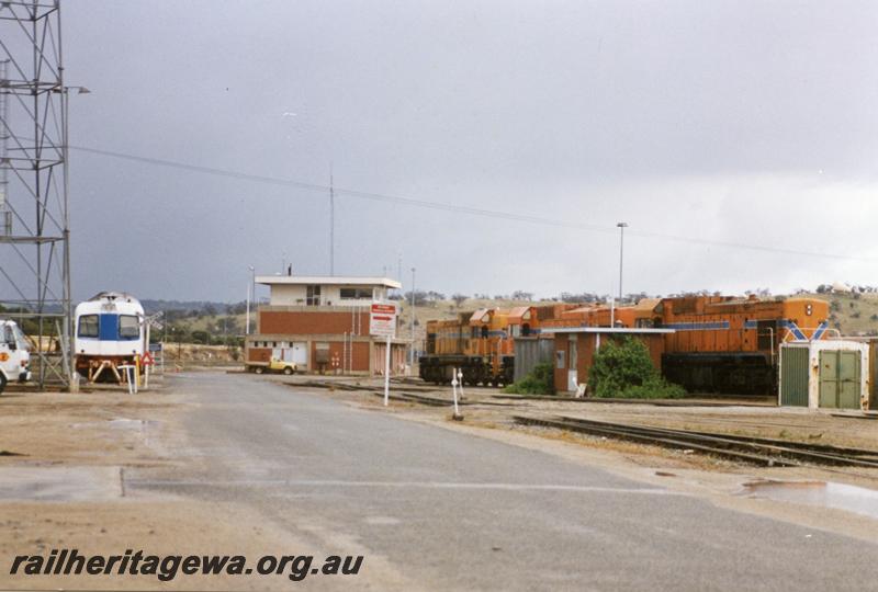 P04401
AB class 1531, AB class 1535, AB class 1536, Prospector railcar, Avon Yard.
