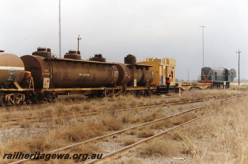 P04402
C class 1703, a pair of QUG class bogie container wagons , SD class 580 overhead inspection vehicle, Forrestfield, to be taken to Pemberton
