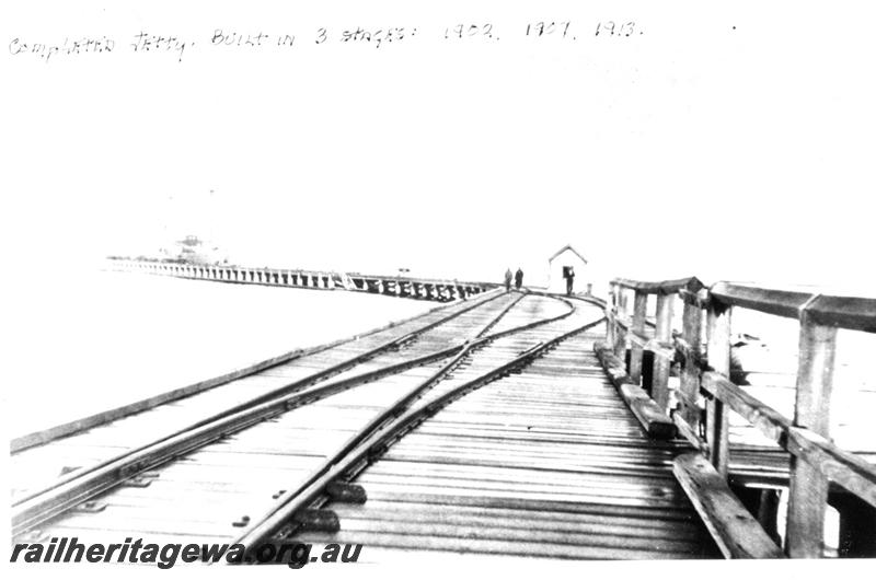 P04406
Jetty with tracks, Hopetoun, HR line, looking seaward
