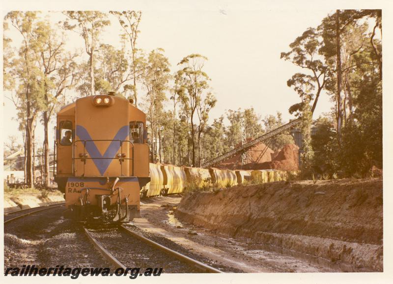 P04427
RA class 1908, Woodchip train being loaded at Lambert
