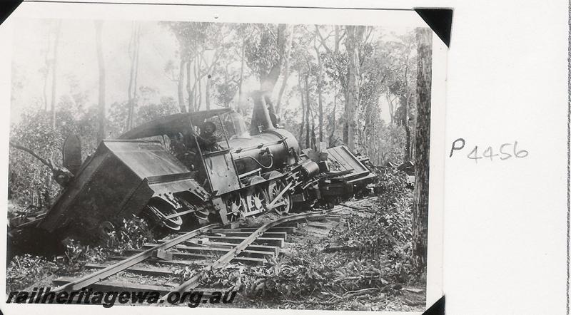 P04456
WA Jarrah Sawmills loco No.7 at Kirup, rear view of derailed loco
