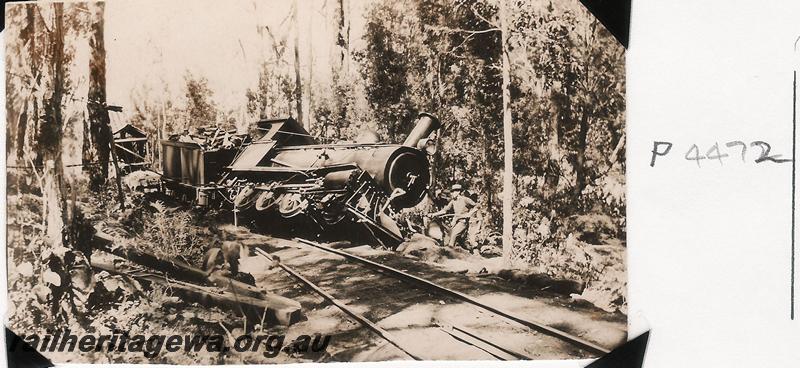 P04472
Timber Corporation loco No.58 derailed at Greenbushes
