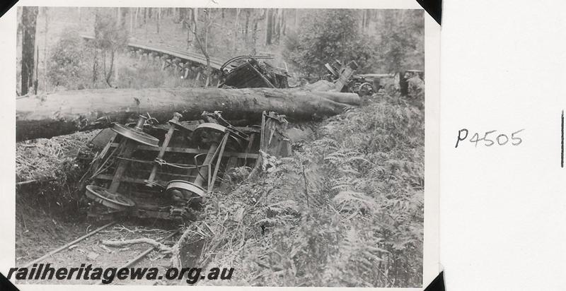 P04505
Log train smash at Deanmill
