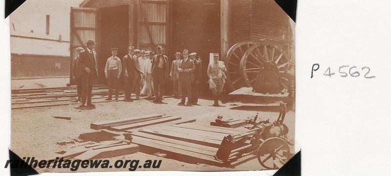 P04562
French Trade Mission visit to Jarrahdale in 1918
