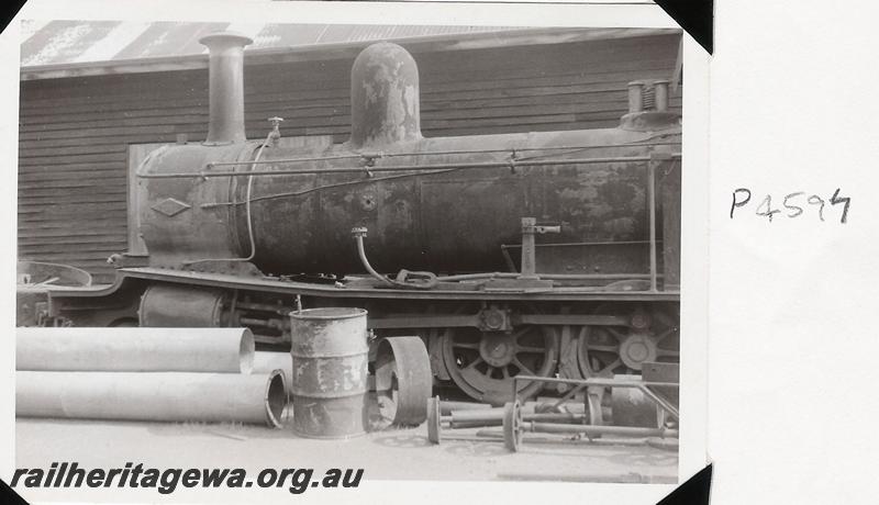 P04597
Millars loco No.72 at Yarloop, LHS side of the engine.
