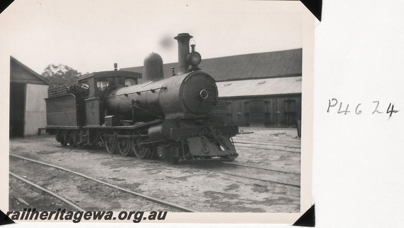 P04624
Millars loco No.67 at Yarloop, front and side view
