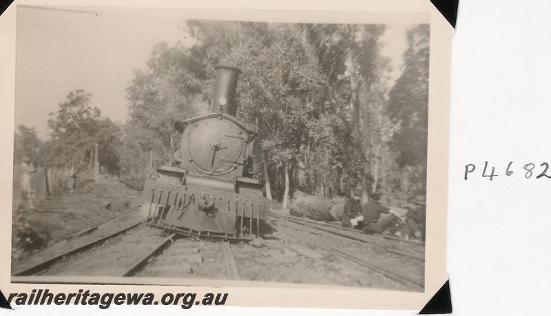 P04682
Derailed loco, G type loco, front on view
