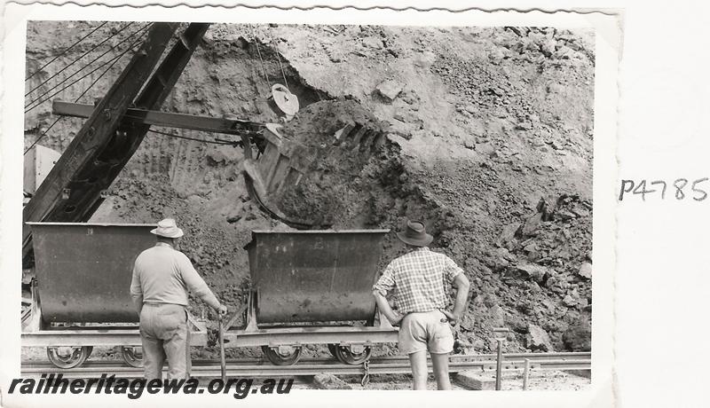 P04785
Mine skips, Maylands Brickworks, loading
