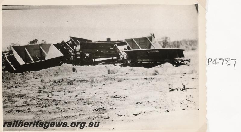 P04787
Ballast wagons, derailed
