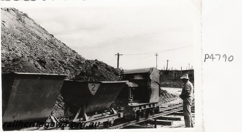 P04790
Maylands Brickworks loco, loaded skips.
