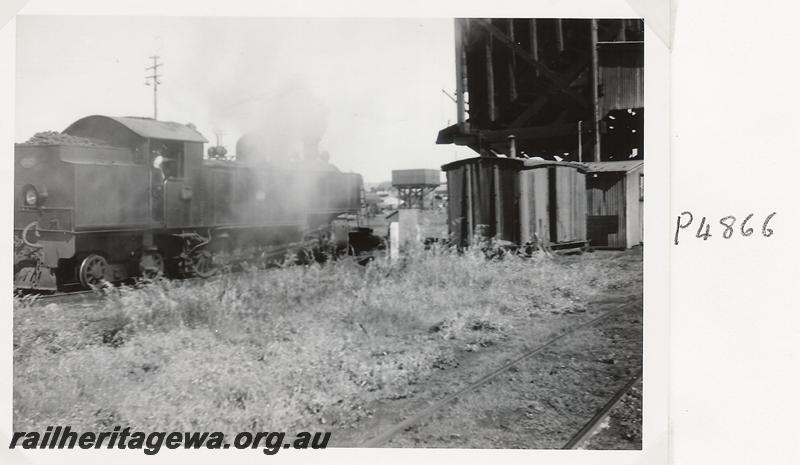 P04866
DM class 587, grounded van body, loco depot, Midland
