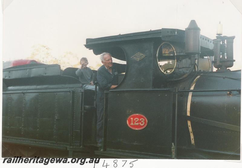 P04875
G class 123, R. Moss at the throttle
