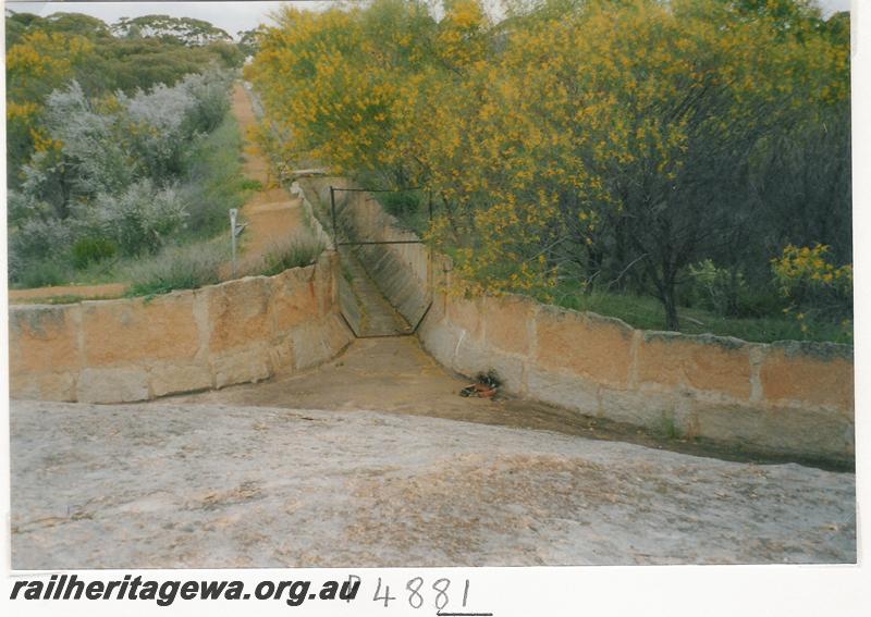 P04881-1
Railway dam, Merredin, side closest to the town
