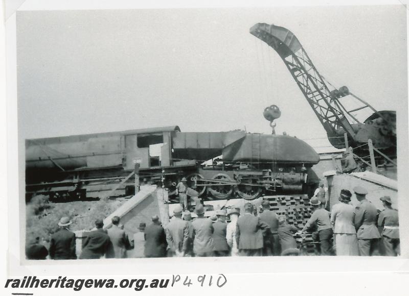 P04910
ASG class 26 Garratt, subway Stirling Road, Claremont, derailed and hanging over the roadway, lifting rear tank
