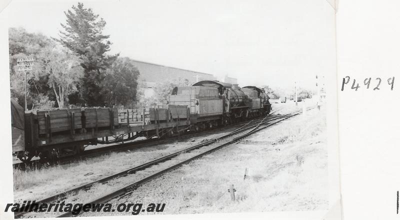 P04929
W classes double heading, Picton, SWR line, on No.232 goods bound for Bunbury
