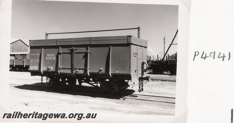 P04941
KW class 10783 open bulk wheat wagon, side and end view.
