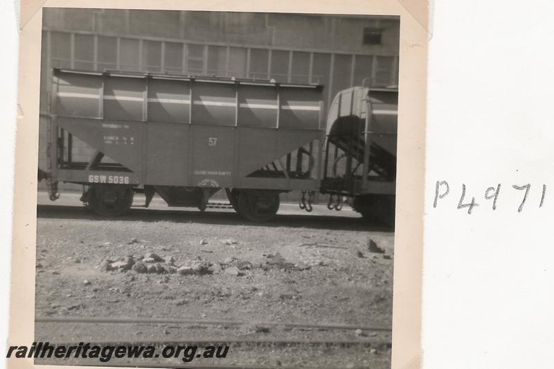 P04971
GSW class 50036 wheat hopper, side view
