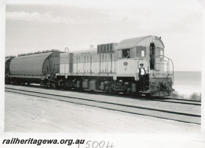 P05004
J class 104, Leighton Yard, shunting wheat hoppers
