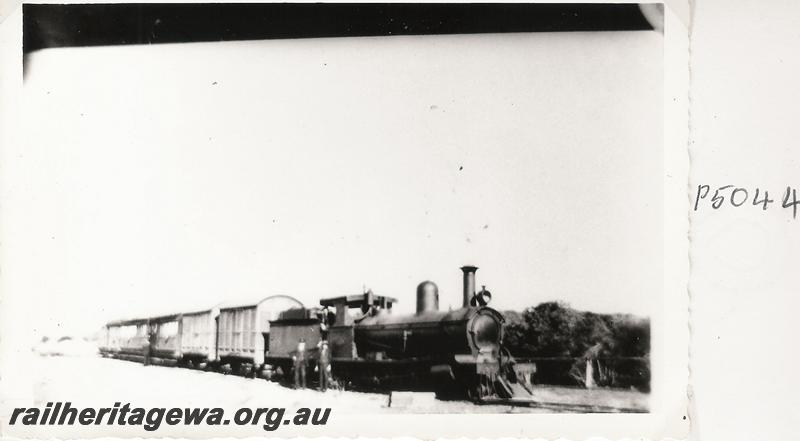 P05044
G class, mixed train, Flinders Bay, BB line, copy photo.

