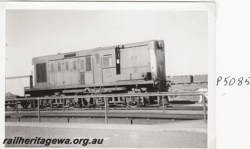 P05085
Y class 1105, on turntable, side view
