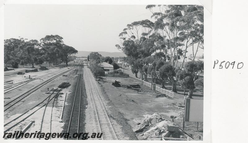 P05090
Standard gauge track construction, Guildford station, looking east
