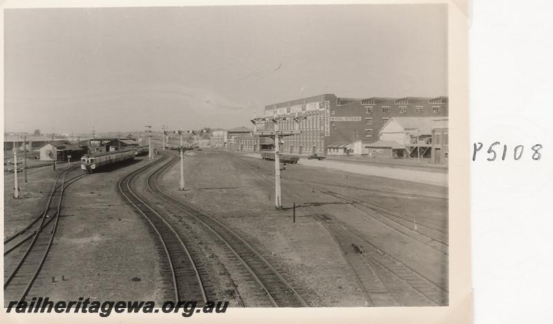 P05108
Railcar set, signals, goods yard Fremantle, looking east
