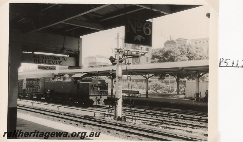 P05112
DM class 583, signal, destination board, Perth station, goods train
