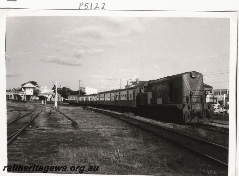 P05122
F class 43, passenger set, Claremont station, departing with the afternoon 