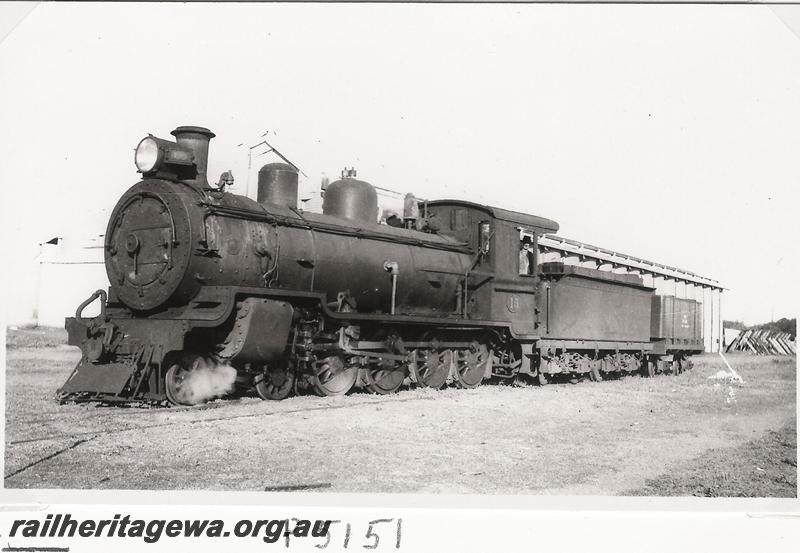 P05151
MRWA D class 19, four wheel water tank behind the loco, front and side view. Goggs No. 251
