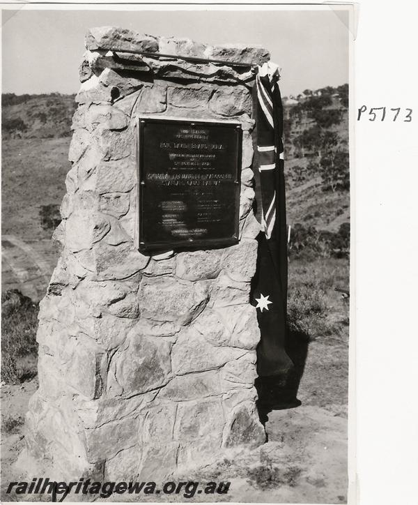 P05173
Cairn, plaque to commemorate the commencement of construction of the Standard Gauge Railway through the Avon Valley
