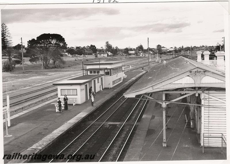 P05182
Station building, signal box, Cottesloe
