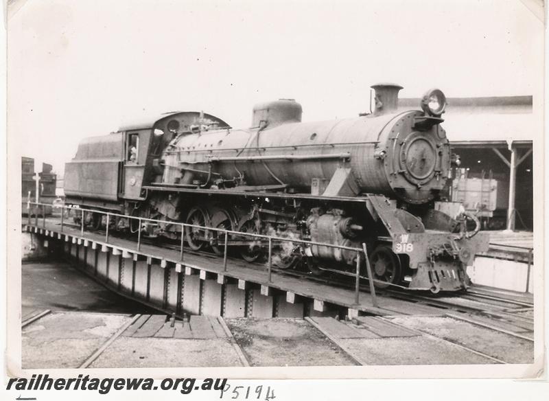 P05194
W class 918, turntable, Bunbury loco depot
