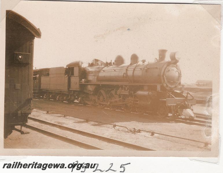 P05225
P class, Kalgoorlie, side and front view.
