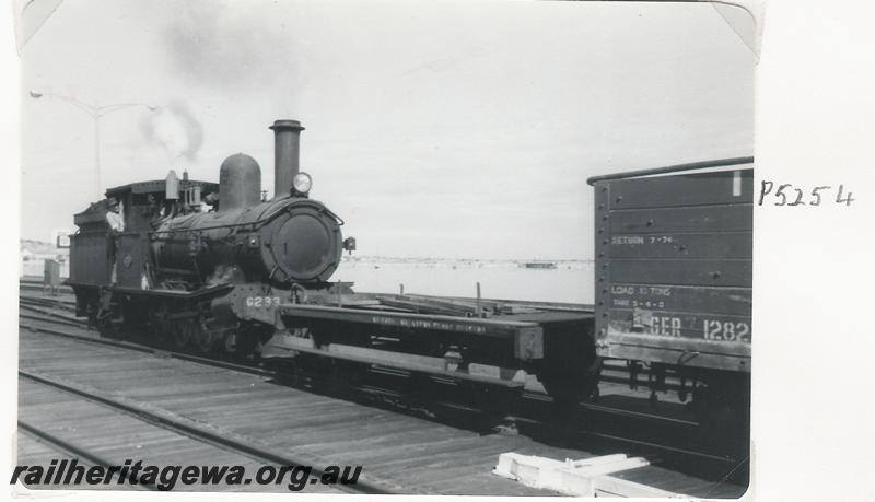 P05254
G class 233, NS class shunters float, GER class 12823, jetty, Bunbury, shunting
