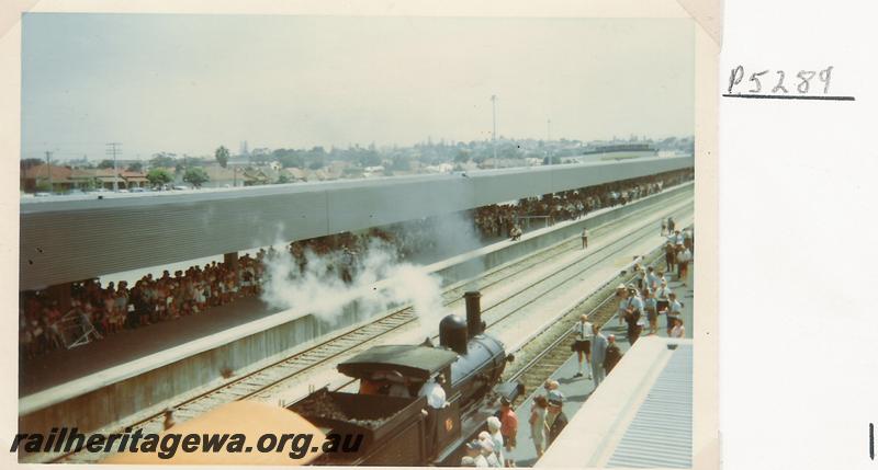 P05289
G class 233 with vintage train awaiting the arrival of the inaugural 