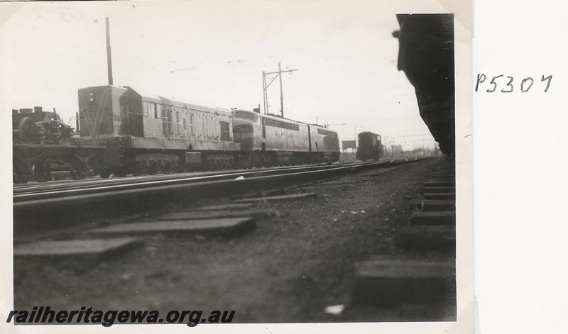 P05307
VR S class 302 double heading with another VR S class, A class 1501 in consist being delivered to WA
