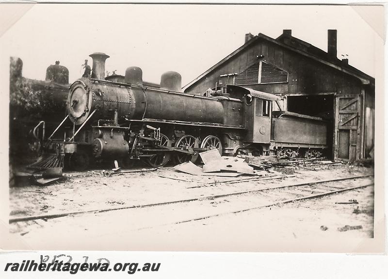 P05320
MRWA C class 15, loco shed, Midland Junction
