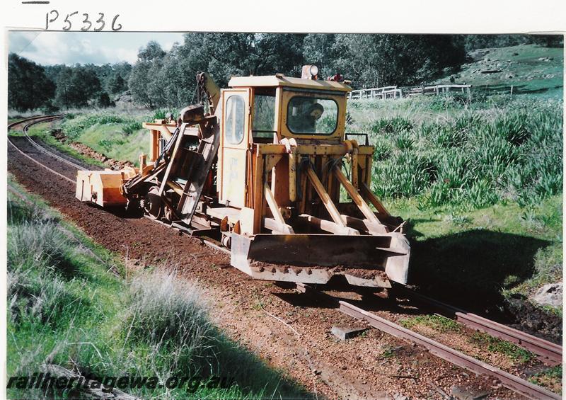 P05336
Ballast Regulator machine, Alumina Junction -Dwellingup section, restoring the line for HVR operations
