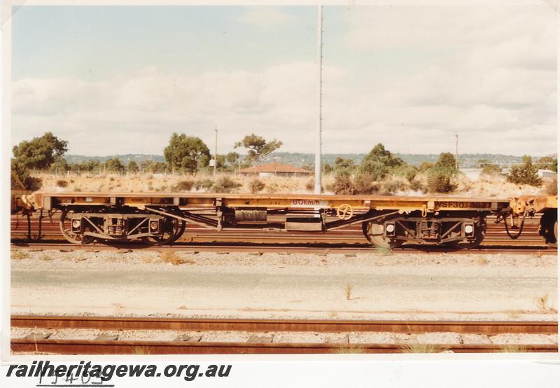 P05403
WSF class 301163, Standard Gauge flat wagon, side view
