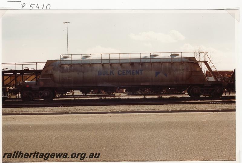 P05410
Standard Gauge bulk cement hopper, side view
