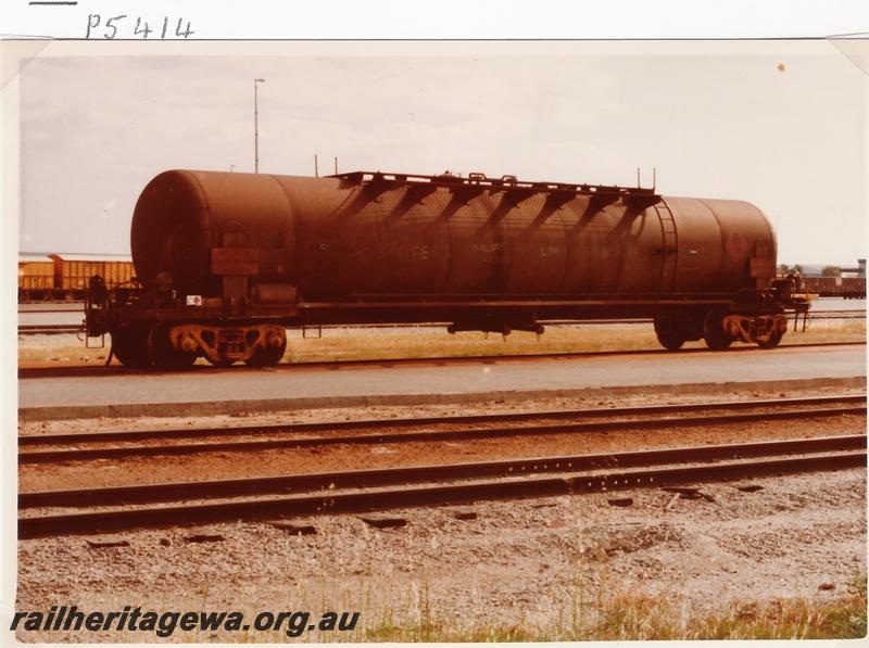 P05414
Standard Gauge tank wagon, side view
