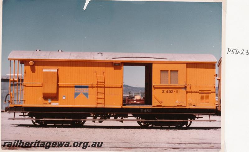 P05423
Z class 452-U brakevan, side view
