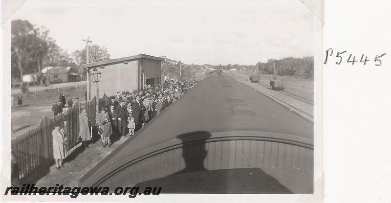 P05445
Station, Jandakot, FA line, passengers on platform from the 