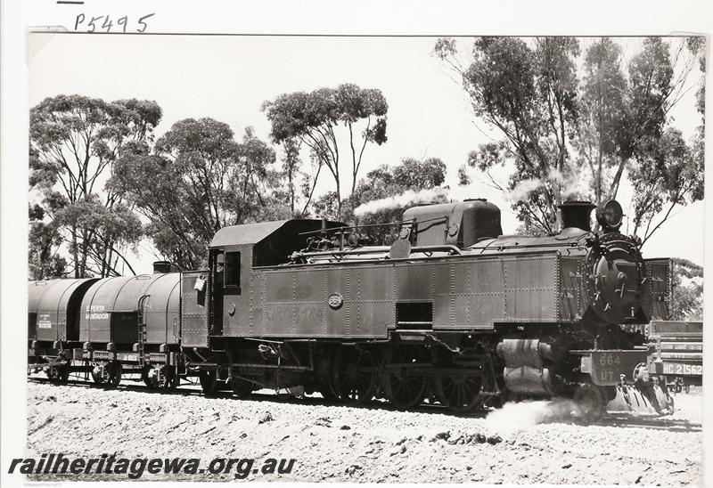 P05495
UT class 664, JA class tank wagons, ballast hoppers, between Cairn Hill Ballast Siding and Moora, MR line, ballast operations
