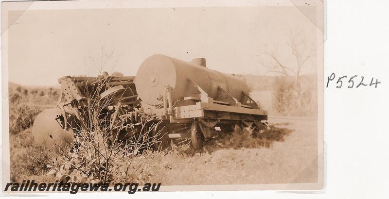 P05524
Derailment at Gillingarra, 76.25 mile, MR line, MRWA G class tank wagons derailed 
