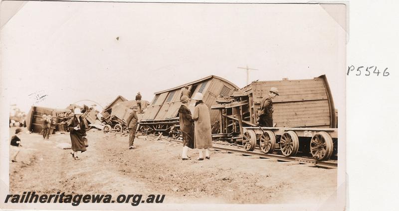 P05546
Korrelocking derailment, GM line, derailed vehicles with passengers standing around
